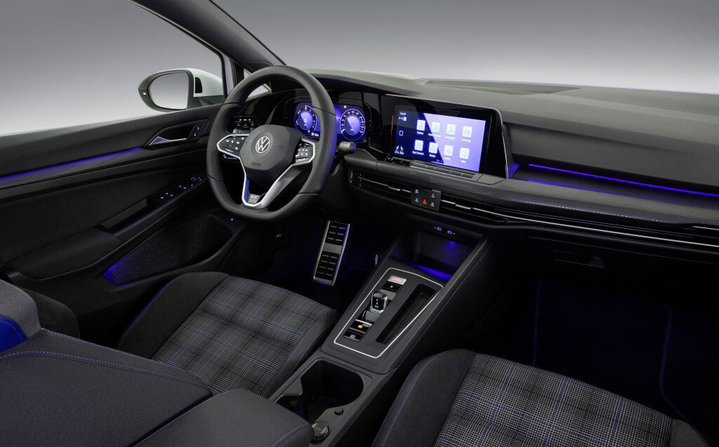 Volkswagen Golf GT 2020: Interior.