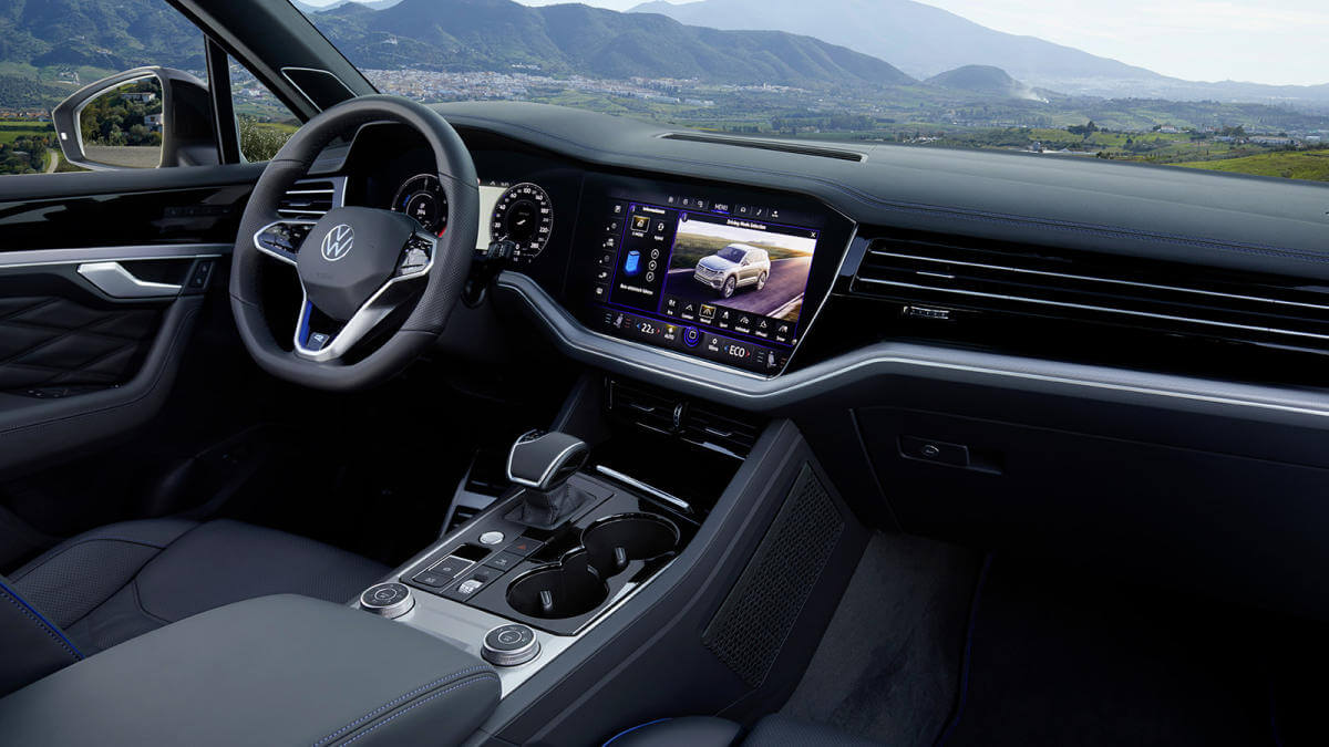 Volkswagen Touareg R, interior.