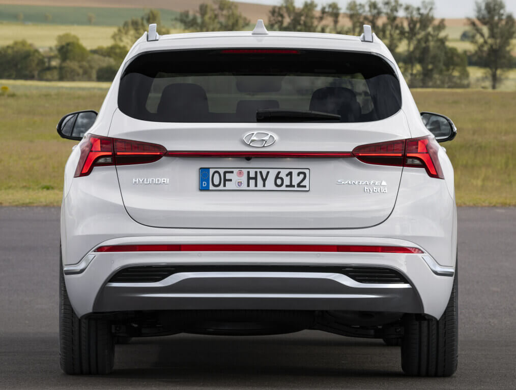 Hyundai Santa Fe 2021, trasera.