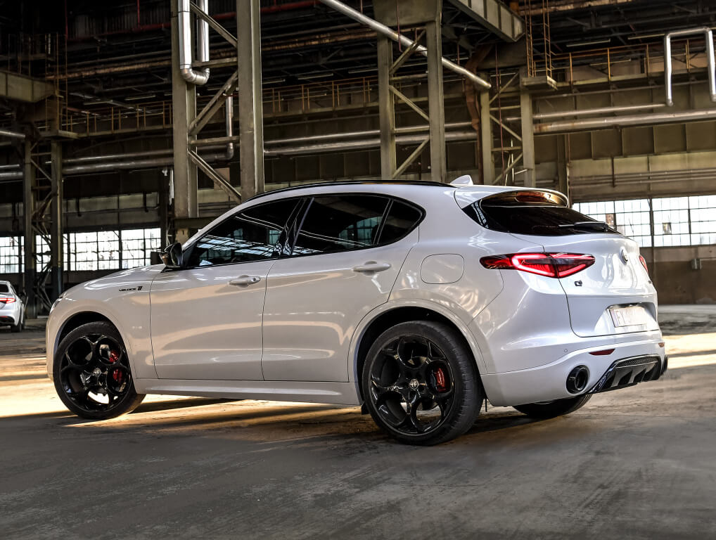 Alfa Romeo Stelvio Veloce Ti: trasera.
