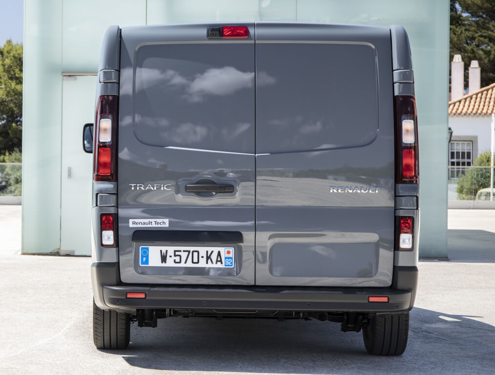 Renault Trafic 2021, trasera.