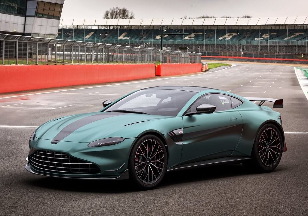 Aston Martin Vantage F1 Edition: frontal.