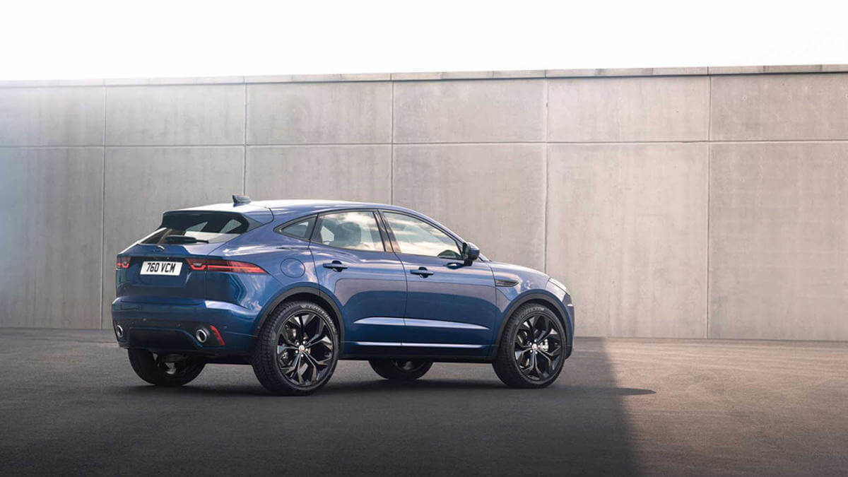 Jaguar E-Pace 2021, trasera.