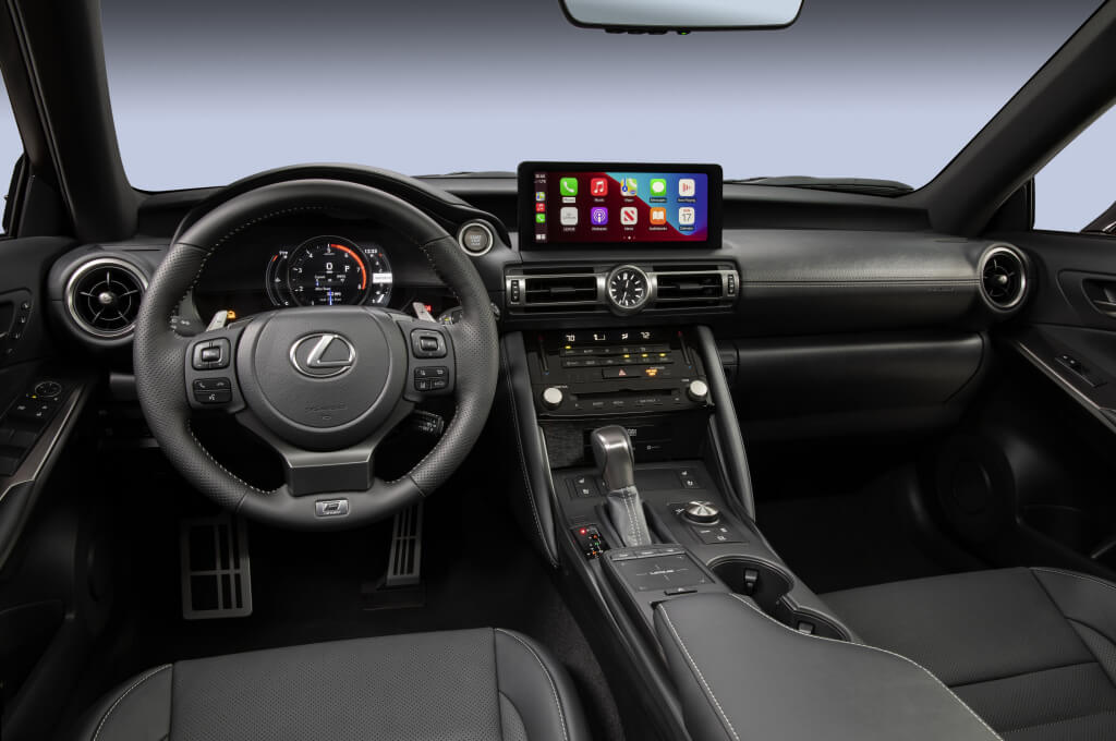Lexus IS500 F Sport: interior.