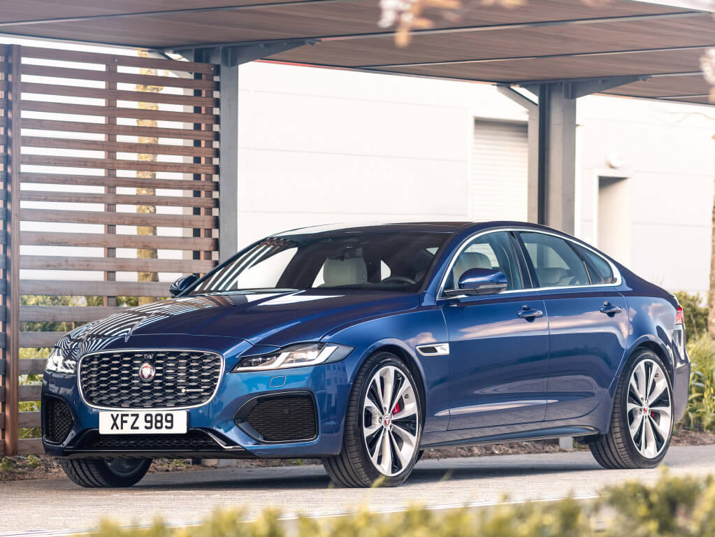 Jaguar XF 2021, imagen frontal.