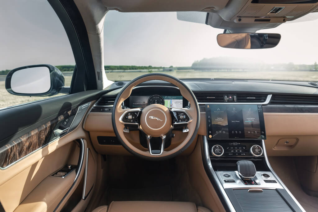 Jaguar XF 2021, interior.