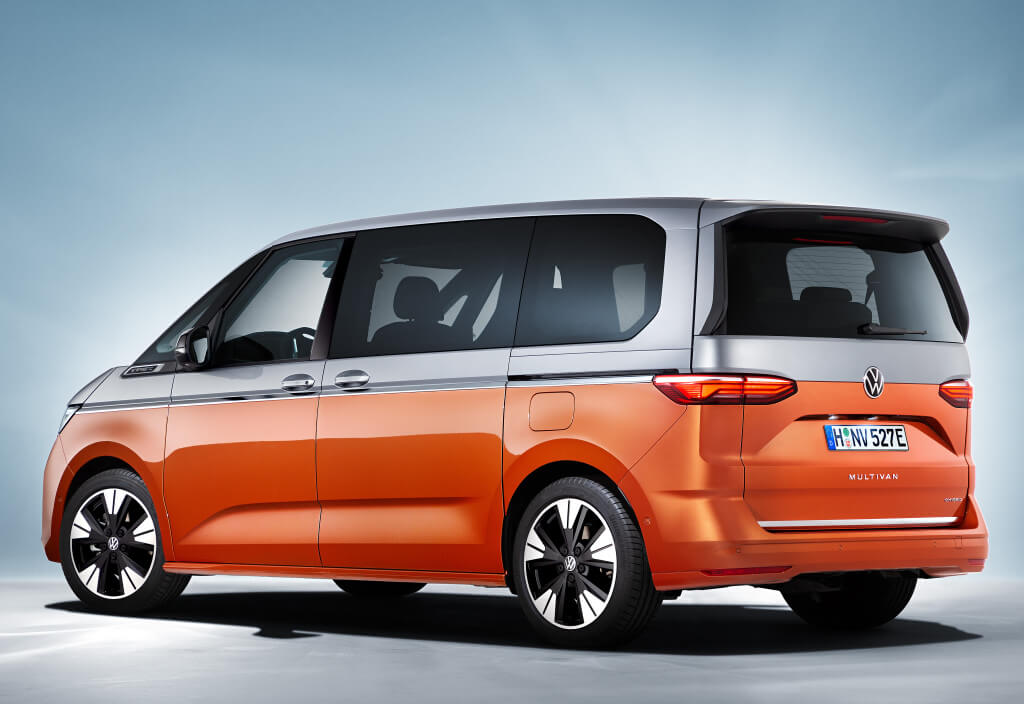 Volkswagen Multivan 2022: trasera.