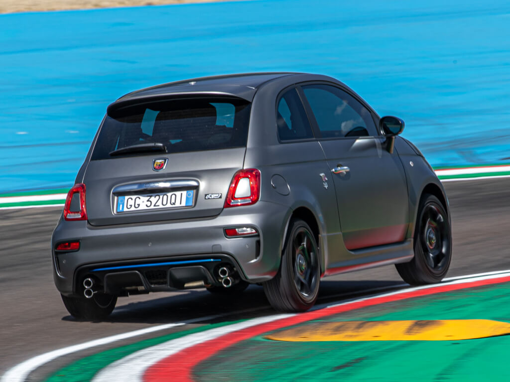 Abarth F595: trasera.