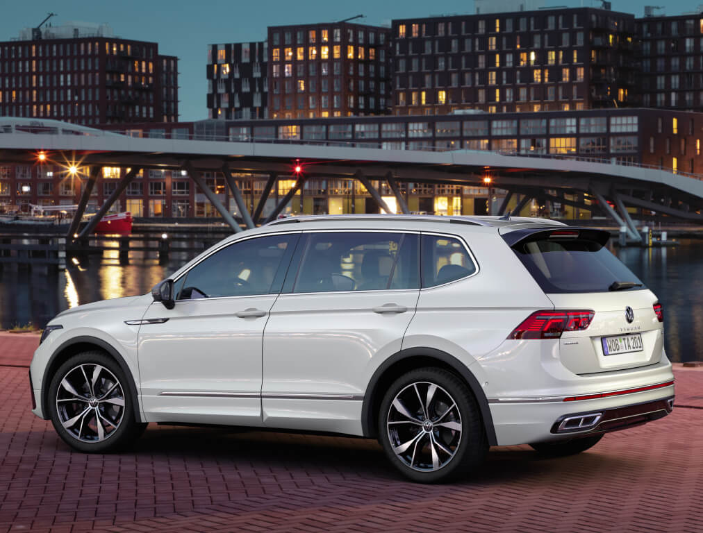 Volkswagen Tiguan Allspace 2021, parte trasera.