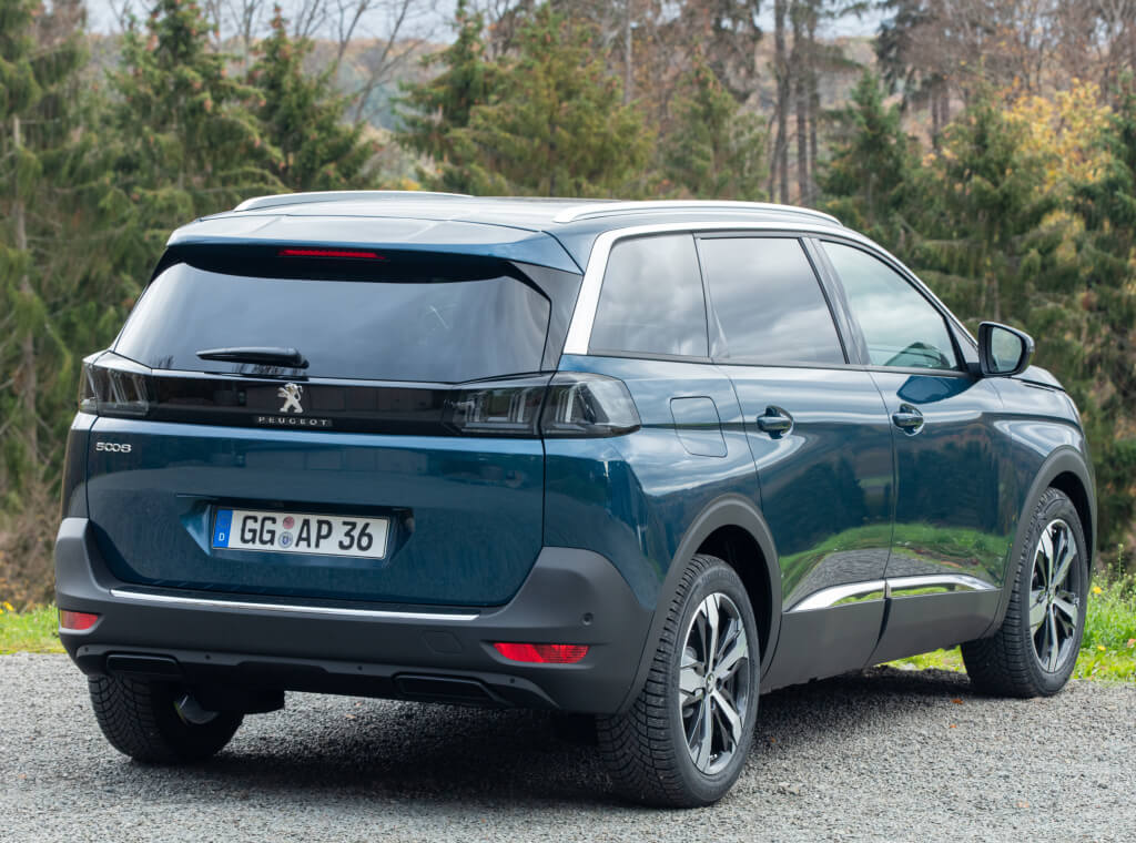 Trasera del Peugeot 5008 2021.
