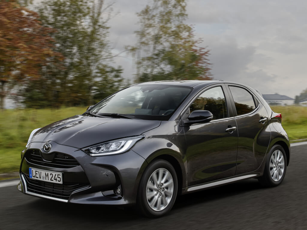 Mazda 2 Hybrid: frontal.