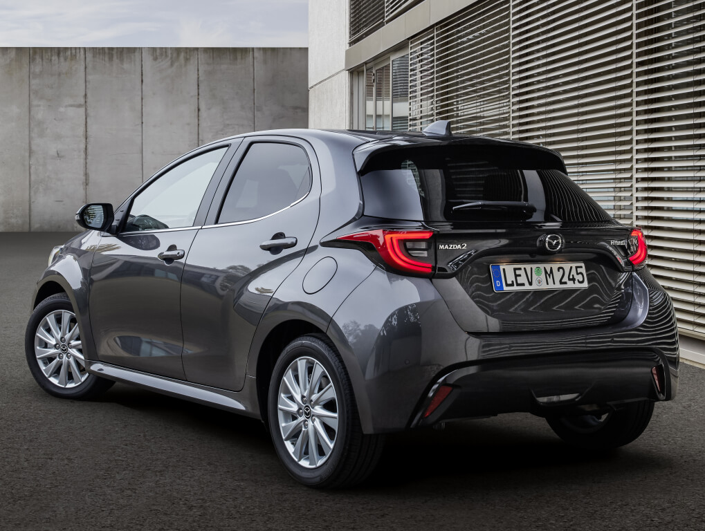 Mazda 2 Hybrid: trasera.