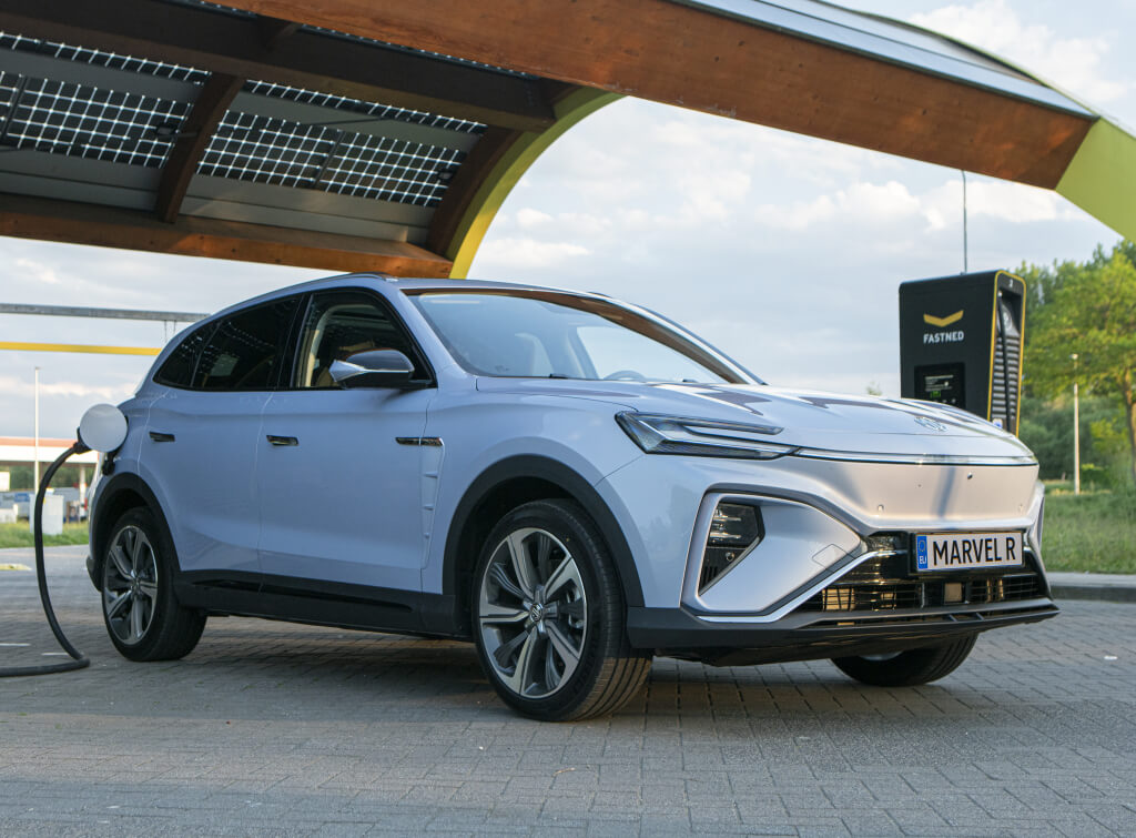 MG Marvel R: enchufe.