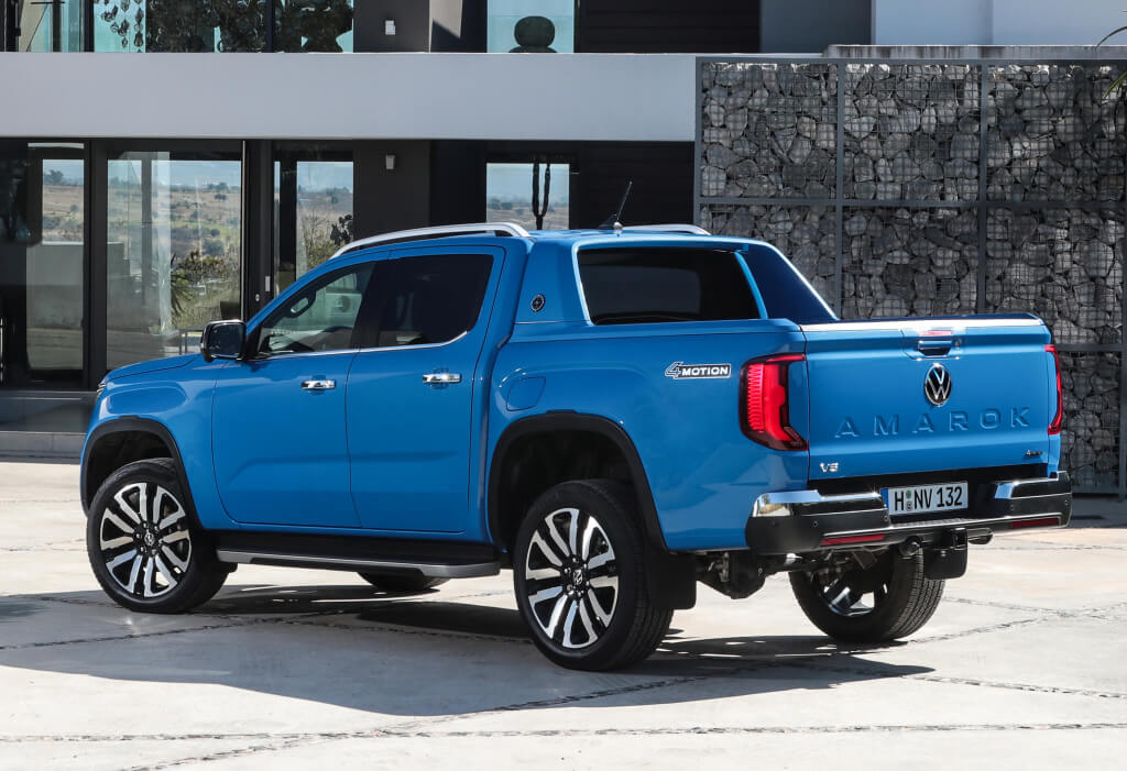 Volkswagen Amarok 2023: trasera.