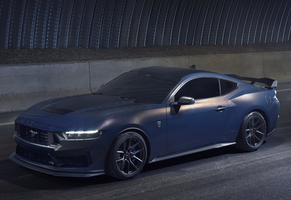 Ford Mustang Dark Horse: frontal.