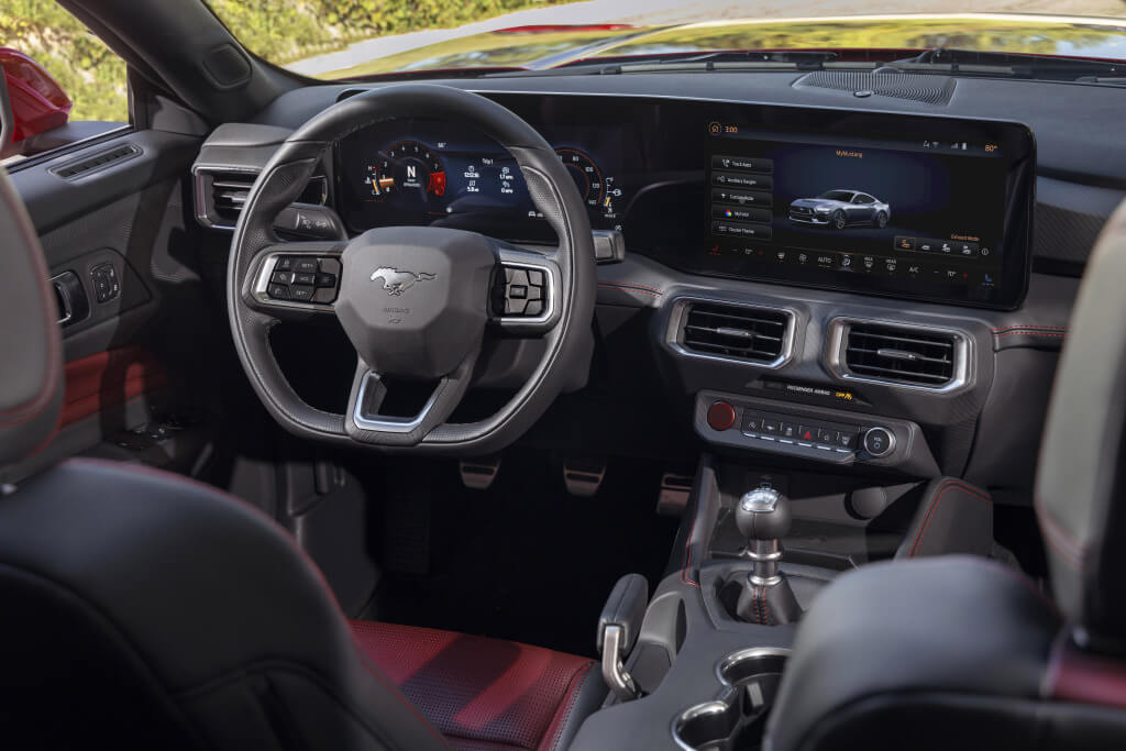 Ford Mustang: interior.