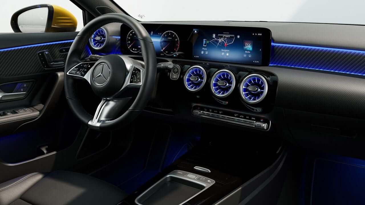 Mercedes-Benz Clase A 2023, interior.