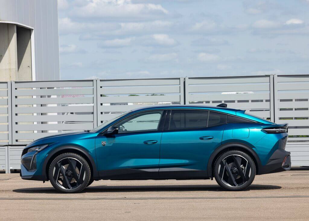 Lateral del Peugeot 408.