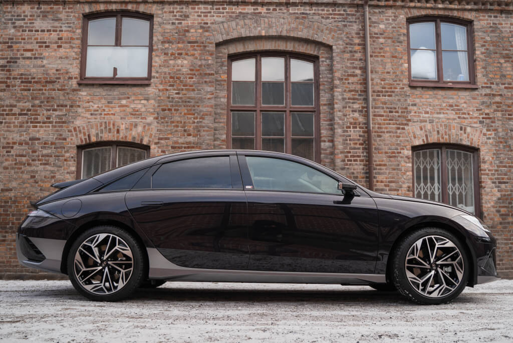 Hyundai IONIQ 6, vista lateral.