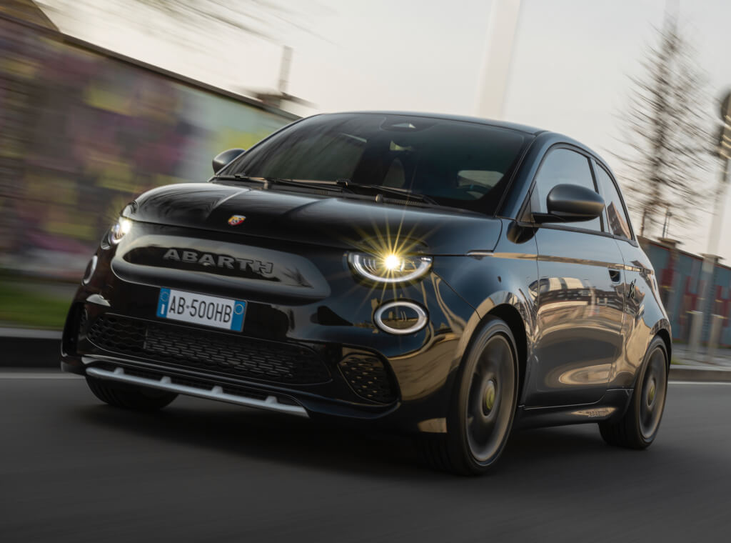 Abarth 500e: frontal.