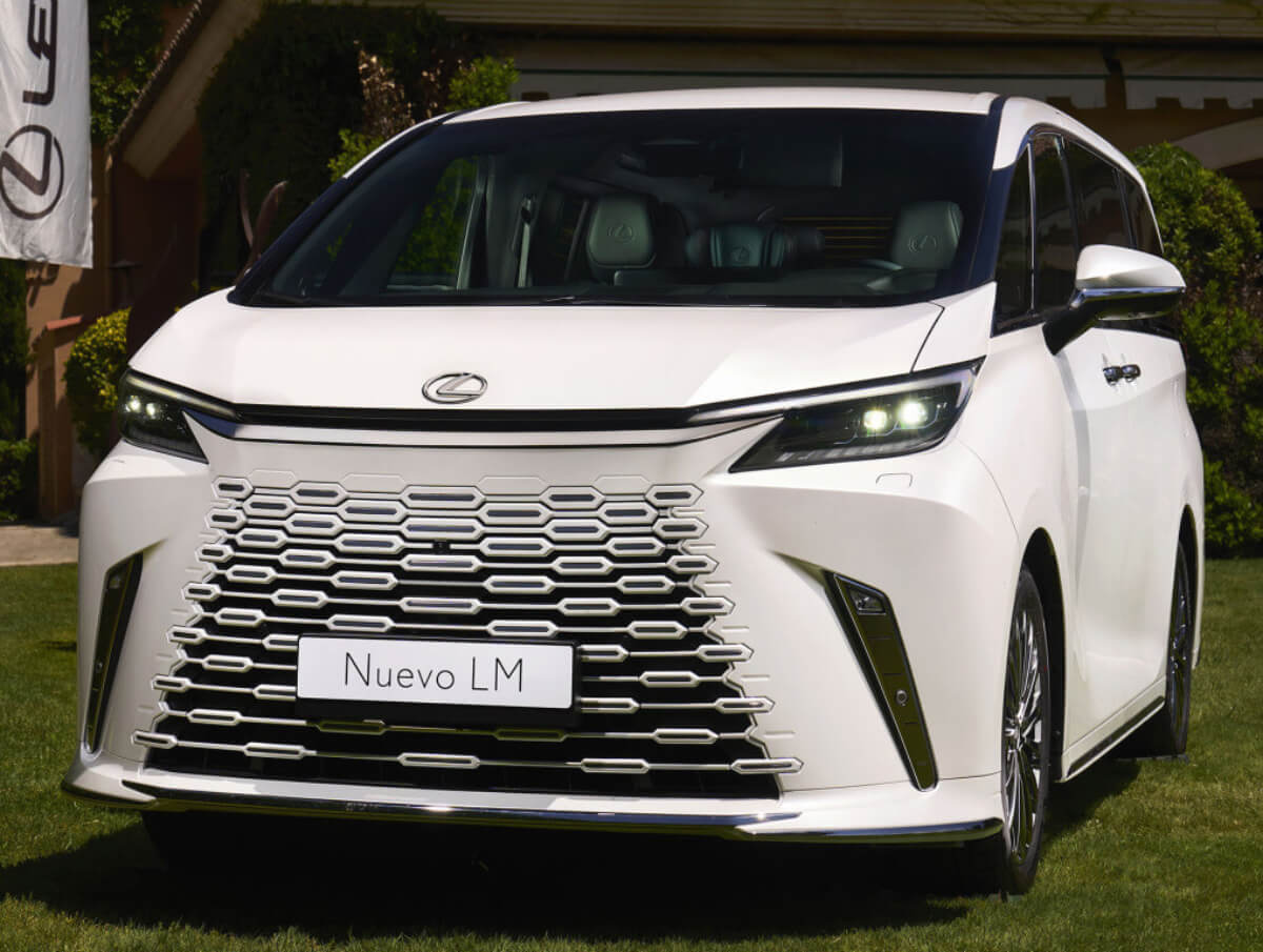 Lexus LM, una oficina de lujo sobre ruedas