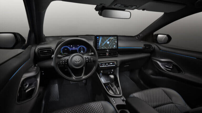 toyota-yaris-2023-interior
