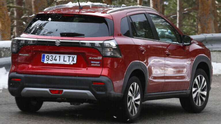 suzuki-s-cross 2022 trasera