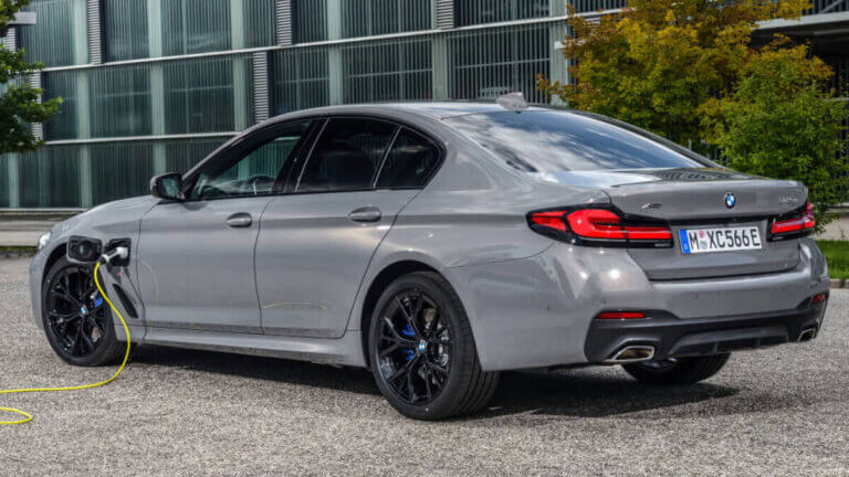 bmw 545e trasera