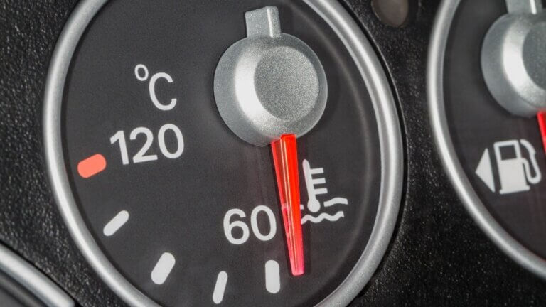 Indicador de temperatura en el tablero.