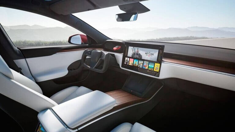interior del tesla model s 2021