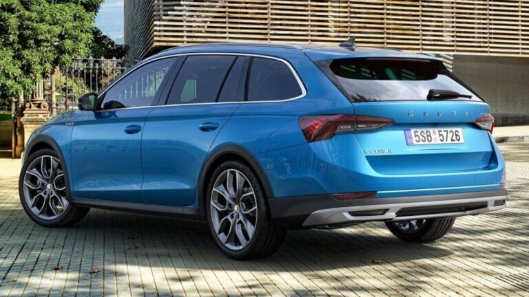 skoda-octavia-scout-2020-vista-trasera